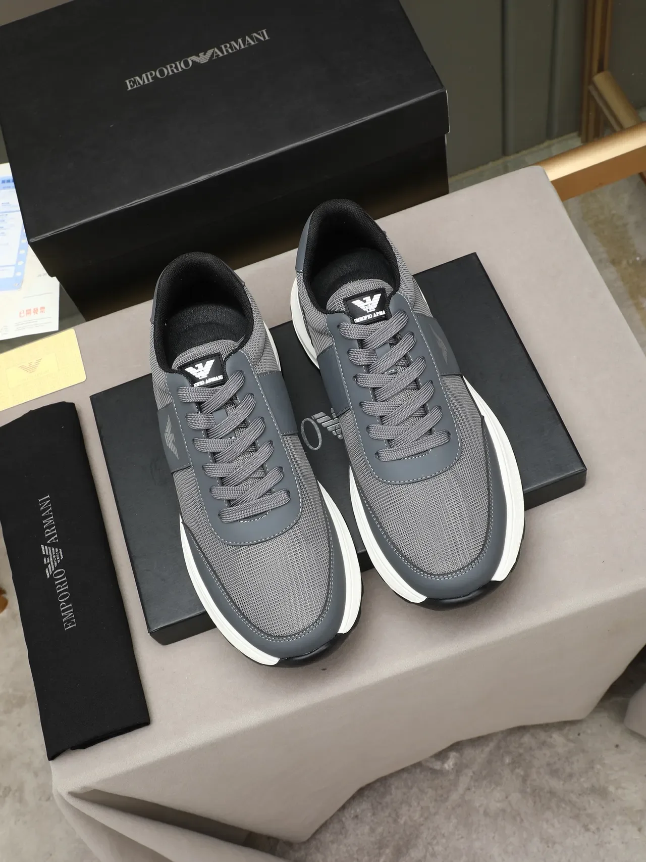 Emporio Armani 灰色网面合成材质老鹰标志生活方式运动鞋 3