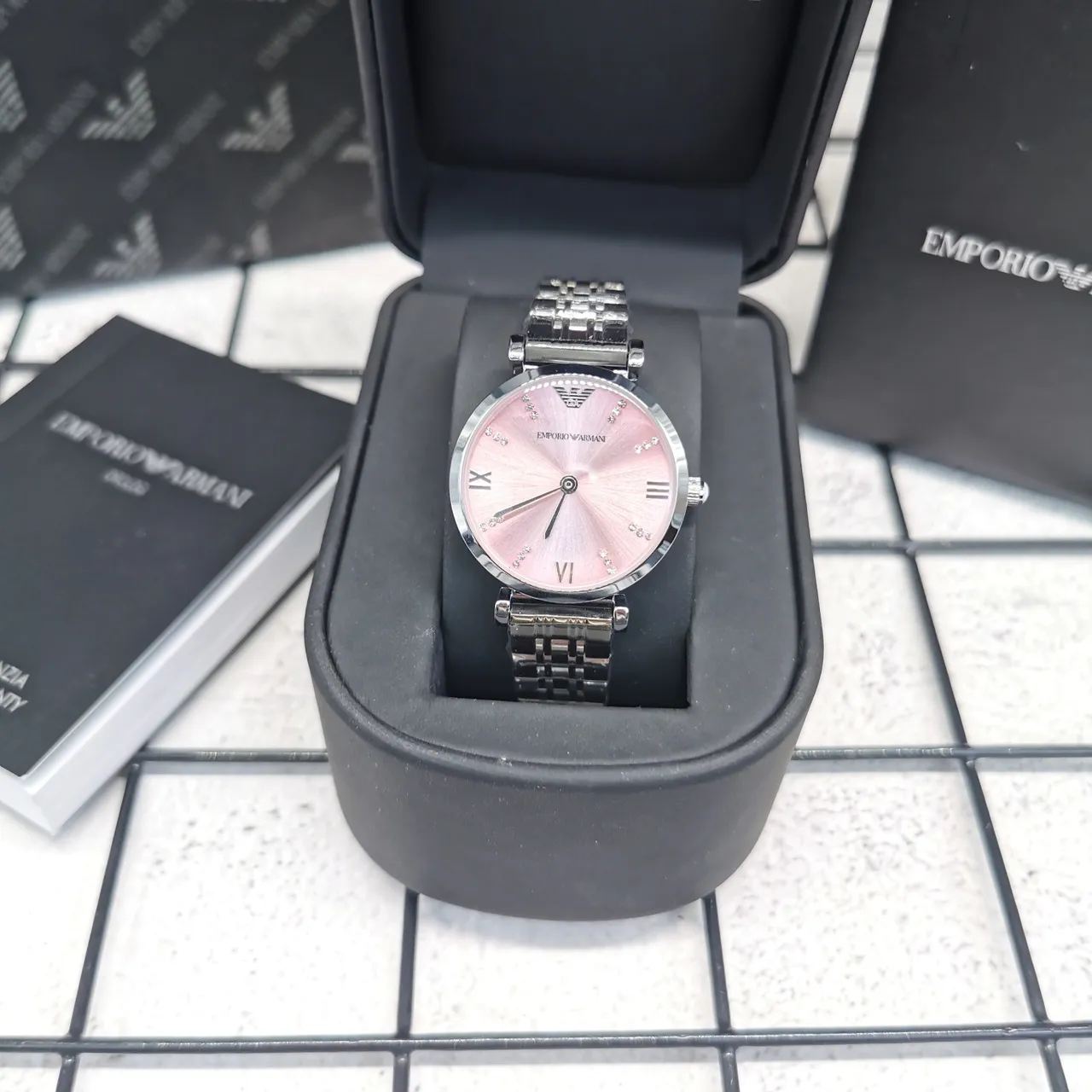 Emporio Armani Relógio de caixa redonda prata rosa dial sunburst quartzo 5