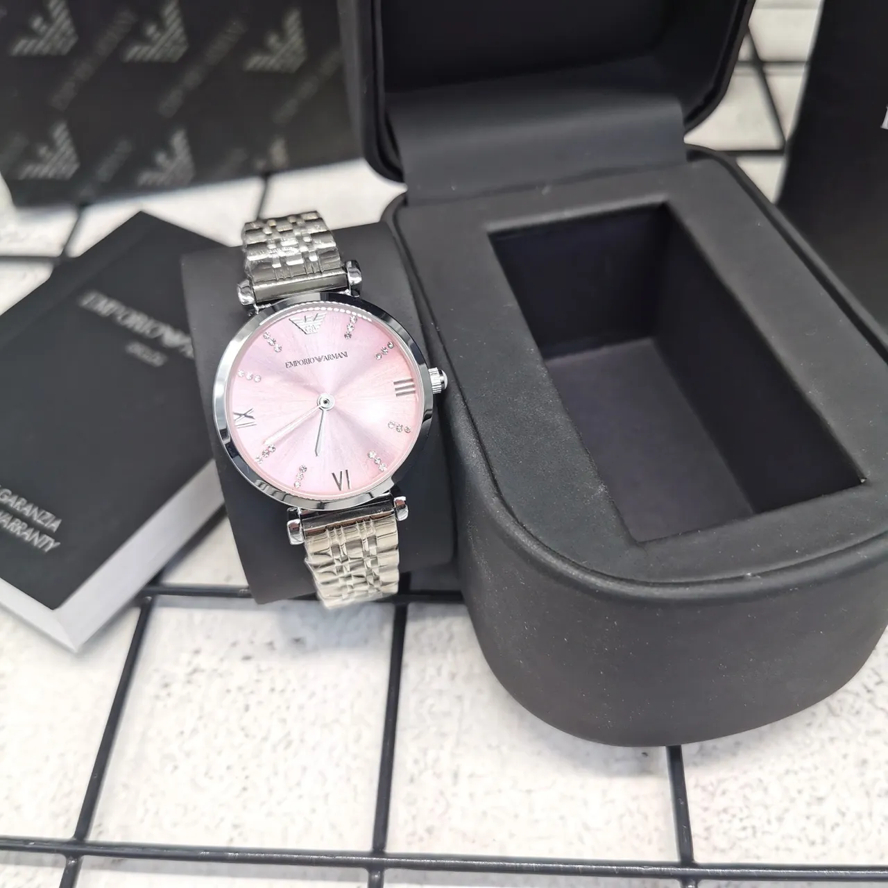 Emporio Armani Relógio de caixa redonda prata rosa dial sunburst quartzo 6