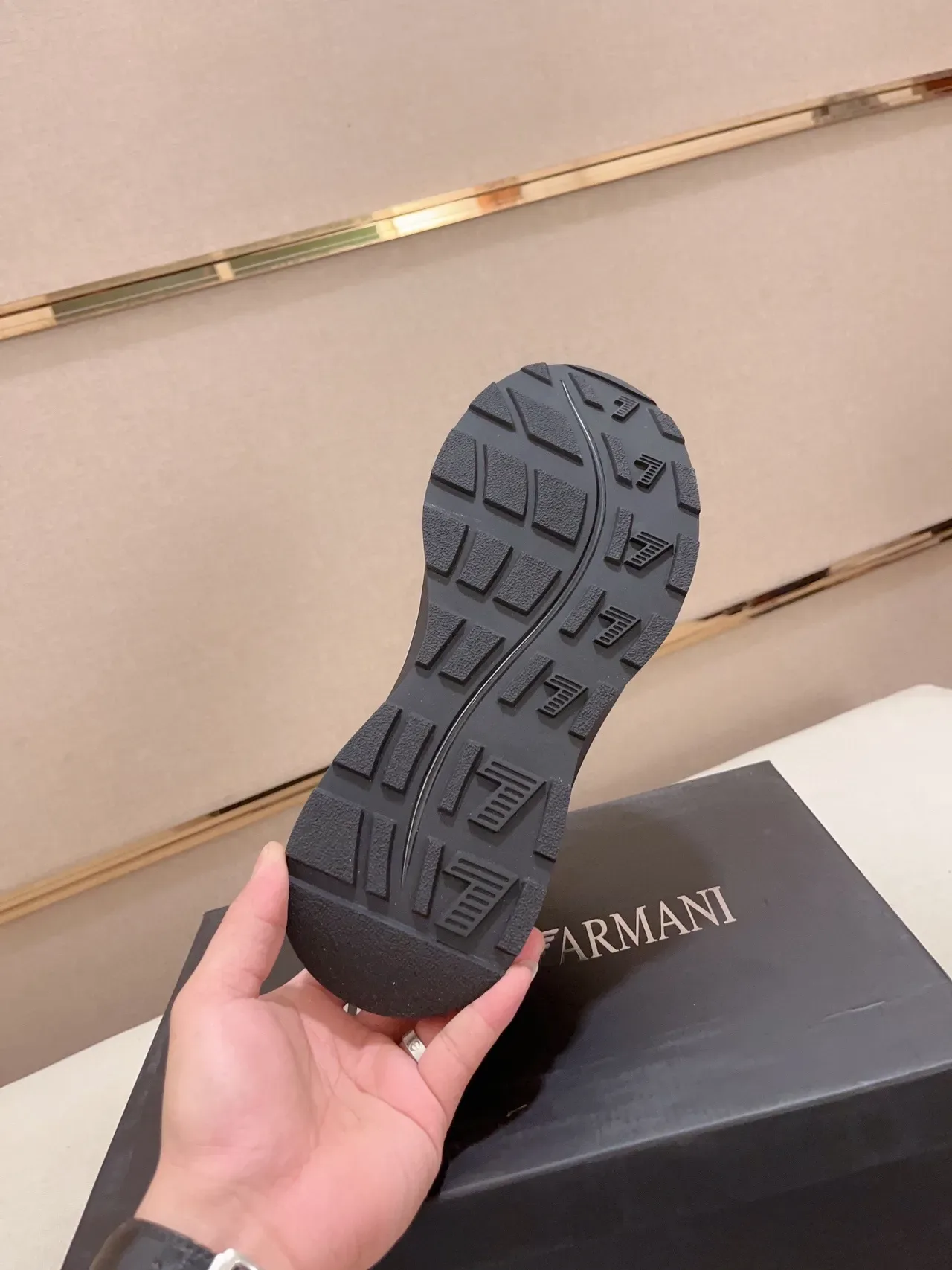 Emporio Armani Tênis Lifestyle Branco e Preto com Logo de Águia 2
