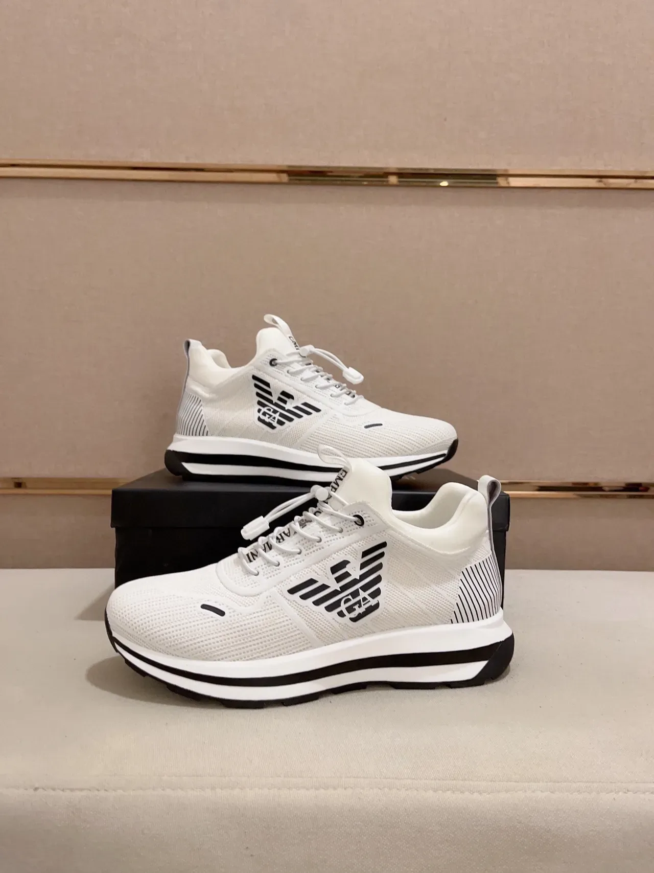 Emporio Armani Tênis Lifestyle Branco e Preto com Logo de Águia 4
