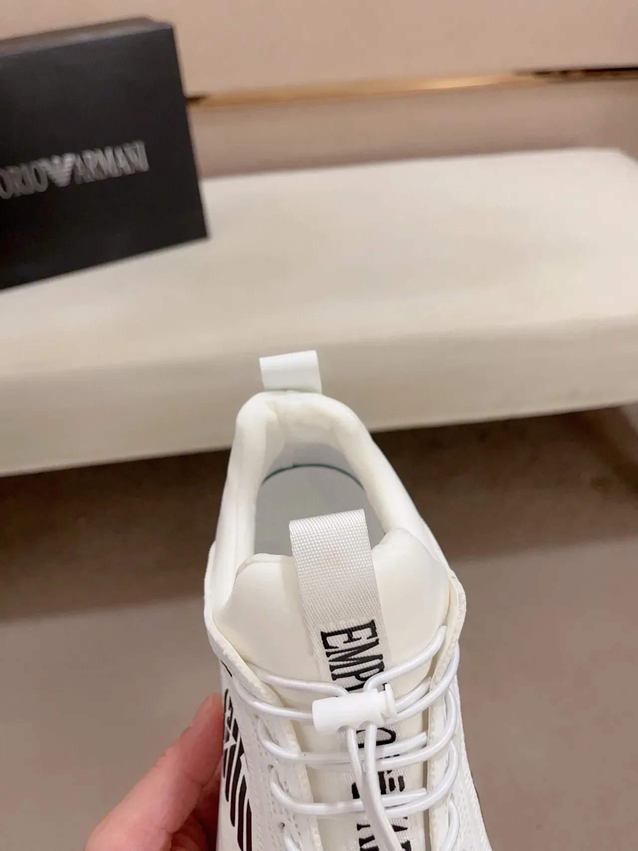 Emporio Armani Tênis Lifestyle Branco e Preto com Logo de Águia 5