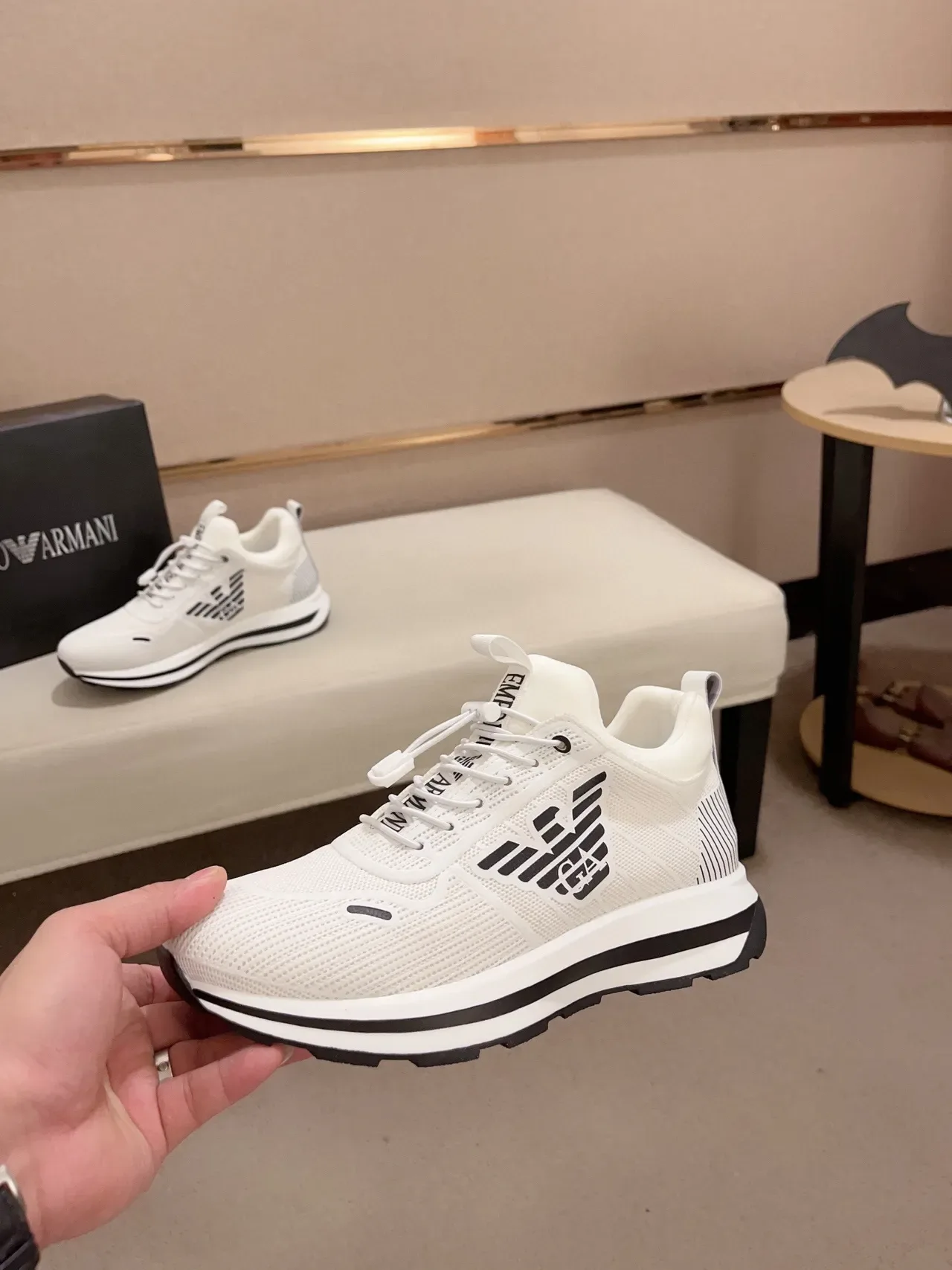Emporio Armani Tênis Lifestyle Branco e Preto com Logo de Águia 8