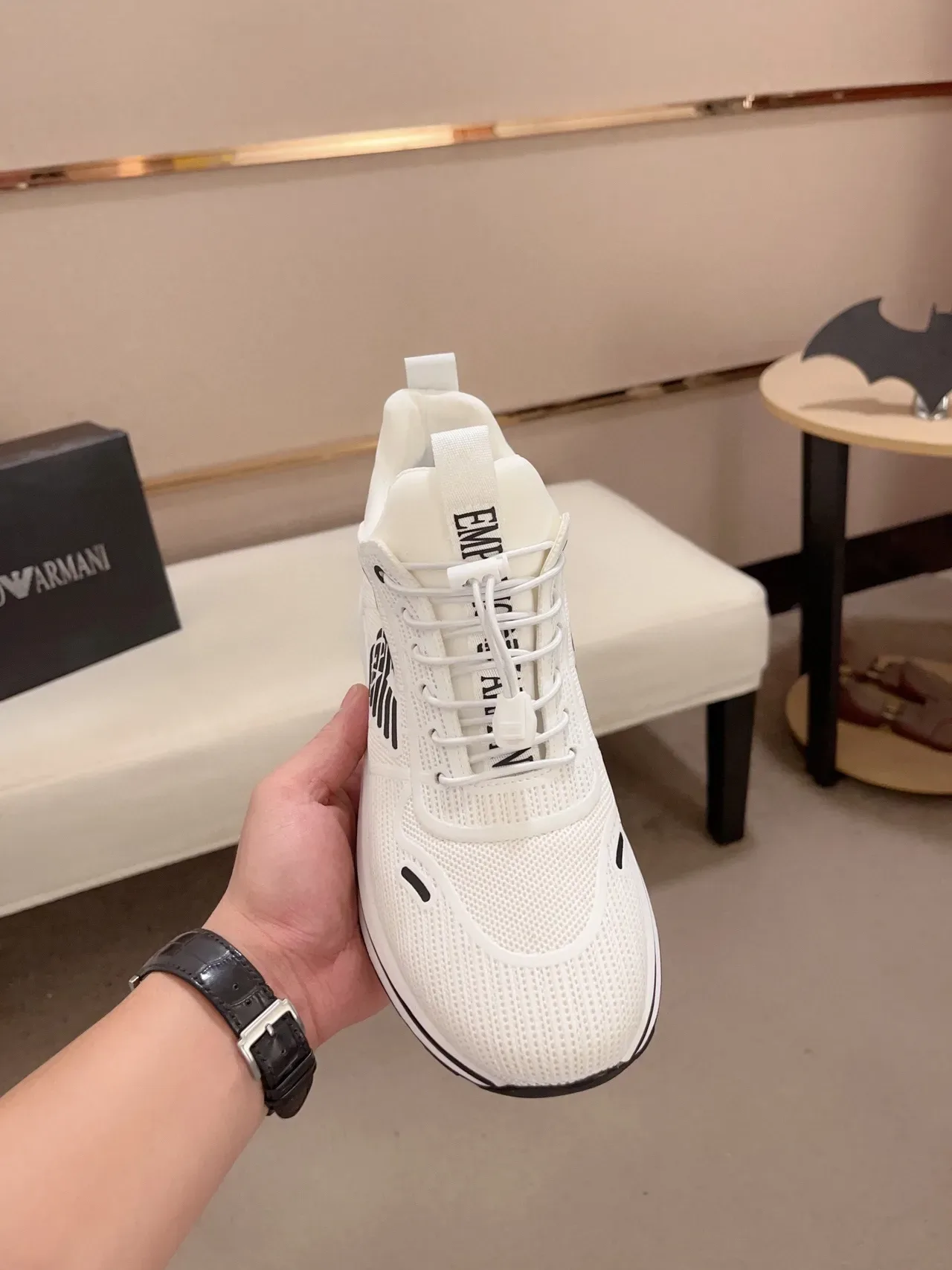 Emporio Armani Tênis Lifestyle Branco e Preto com Logo de Águia 9