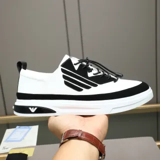 Emporio Armani সাদা এবং কালো স্ট্রাইপড লाइফস্টাইল স্নিকার