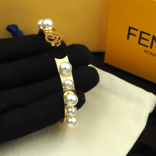 Fendi F Is Fendi Bracelet perlé en ton doré avec logo 3
