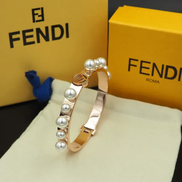 Fendi F Is Fendi Bracelet perlé en ton doré avec logo 6