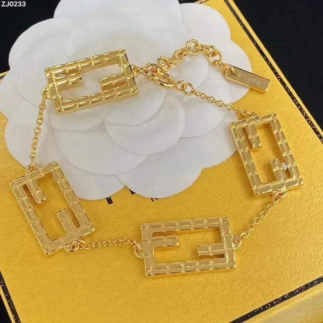 Fendi FF بامبو ذهبي شعار لينكس قلادة 2