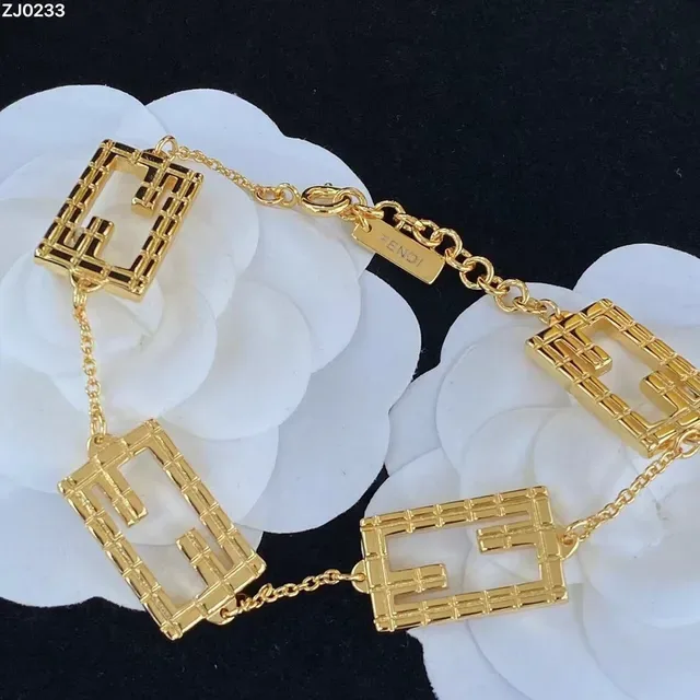 Fendi FF بامبو ذهبي شعار لينكس قلادة 5