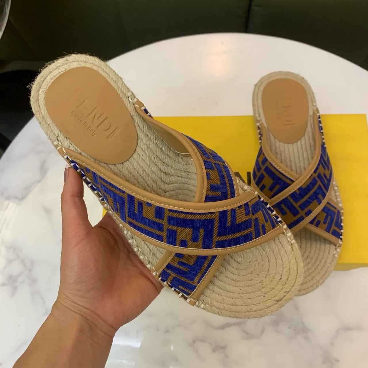 Fendi FF জ্যাকার্ড ক্রসড স্ট্র্যাপ এসপাড্রিল চপ্পল 4
