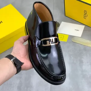 Fendi FF काला पेटेंट चमड़े का लूफर