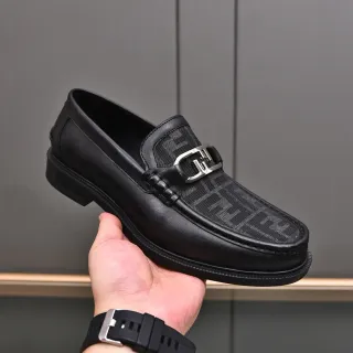 Fendi FF लोफर ब्लैक सिल्वर लेदर एंड मोनोग्राम कैनवास मेटल हॉर्सबिट बकल