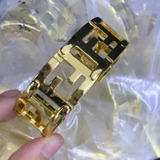 Fendi FF Logo Bracelete Esmalte Preto e Dourado