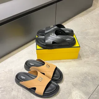 Fendi FF Slide Sandales à plateforme beige et noires