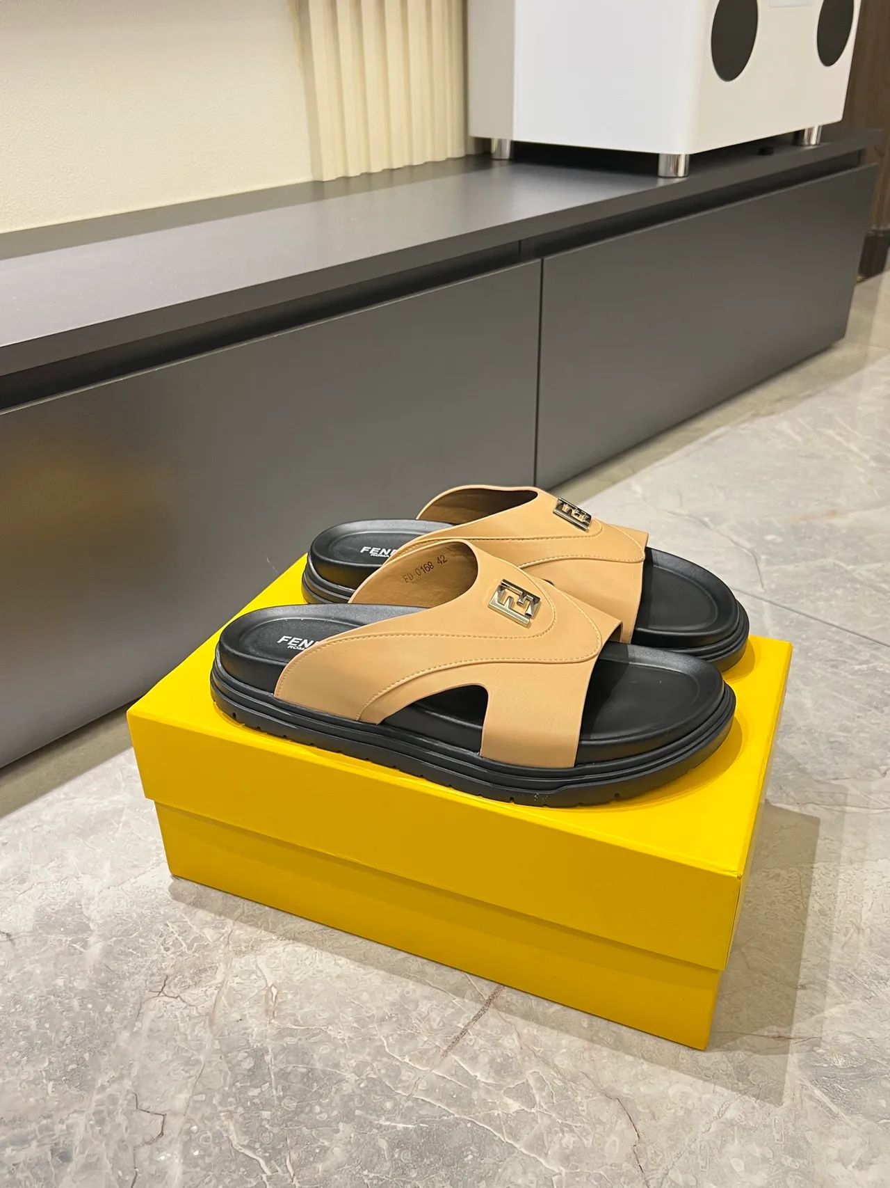 Fendi FF Slide 米色和黑色平台拖鞋 7