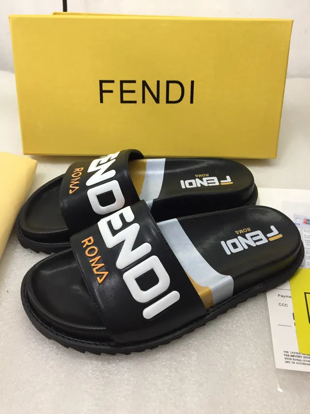 Fendi लॉगो स्लाइड काला सफेद पट्टा बोल्ड टाइपोग्राफी स्लिपर्स 3