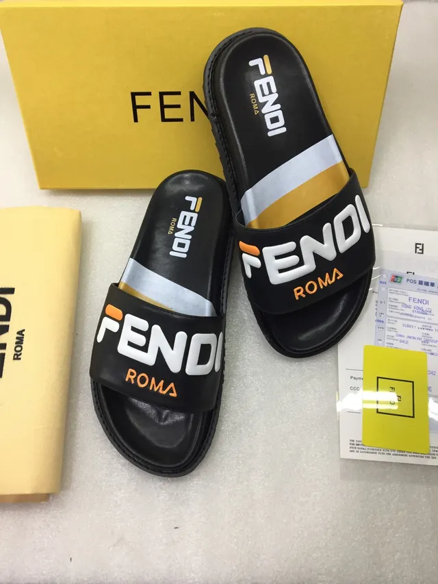 Fendi लॉगो स्लाइड काला सफेद पट्टा बोल्ड टाइपोग्राफी स्लिपर्स 5