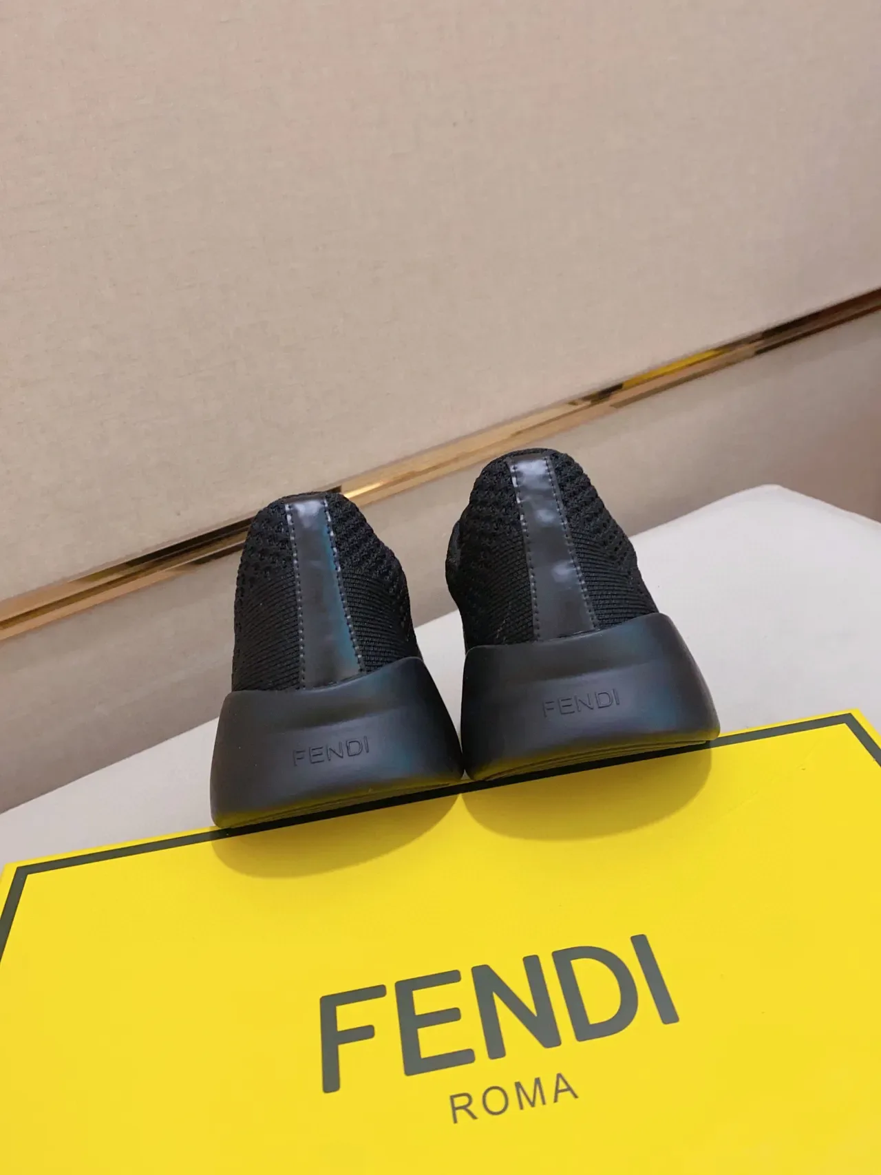 Fendi Mania Runner Zapatillas Lifestyle Negras en Tricot 3