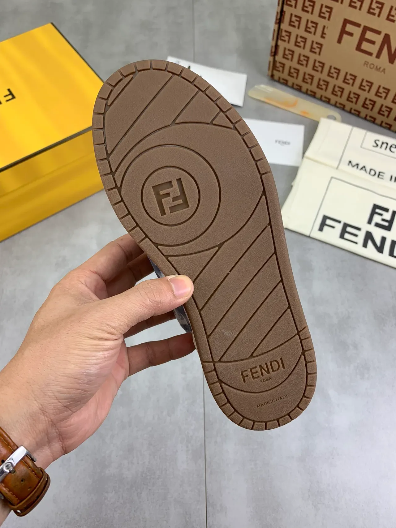 Fendi Monogram-Print Baskets Lifestyle Basses en Daim 2