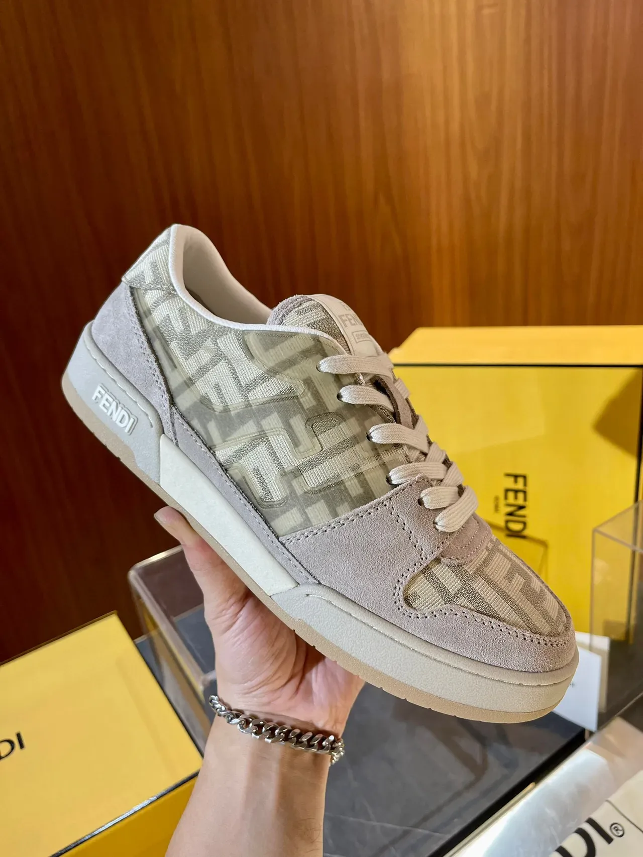 Fendi Monogram Tênis Lifestyle de Camurça e Têxtil Low-Top 2