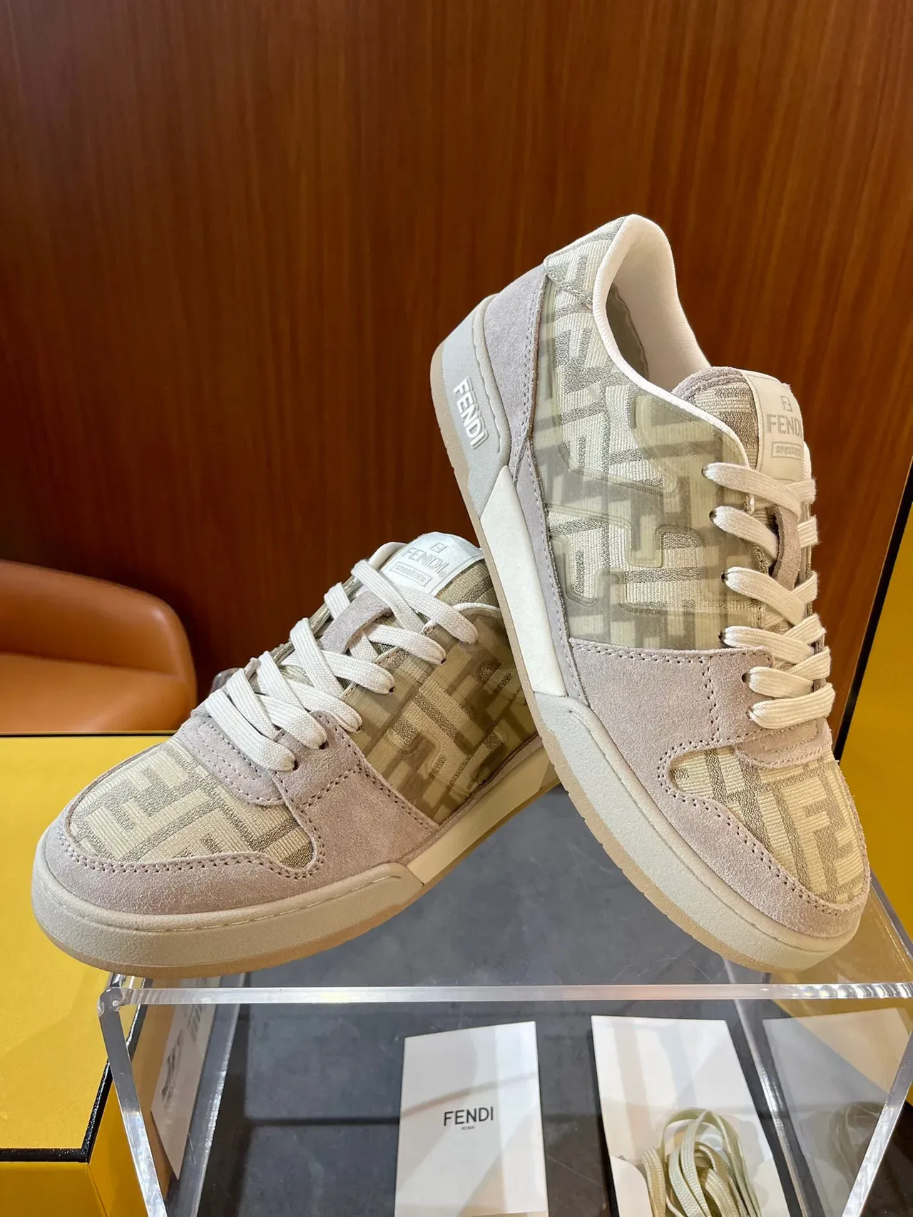 Fendi Monogram Tênis Lifestyle de Camurça e Têxtil Low-Top 3
