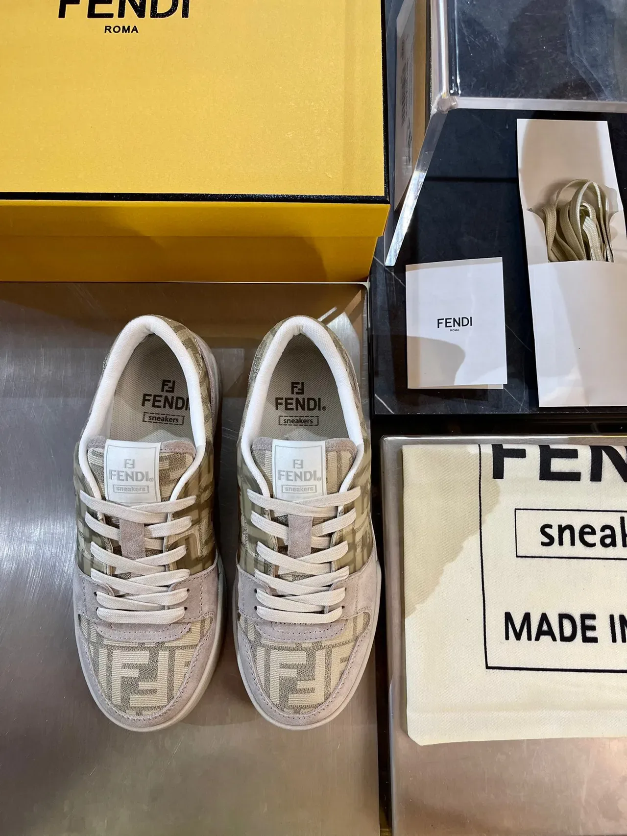 Fendi Monogram Tênis Lifestyle de Camurça e Têxtil Low-Top 4
