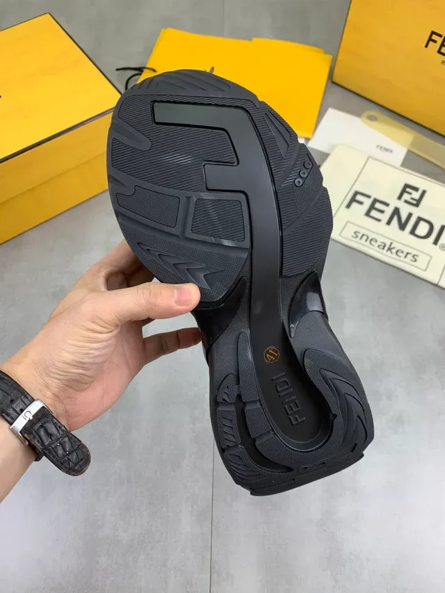 Fendi Runner Chaussures Chunky Cuir Perforé et Daim Noir 3