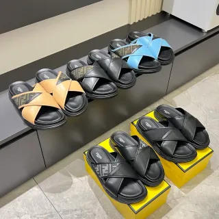 Fendi نعال منصة حزام متقاطع