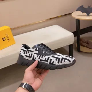 Fendi सफेद काला मोनोग्राम किनिट अपर स्कल्प्टेड सोल चंकी स्नीकर