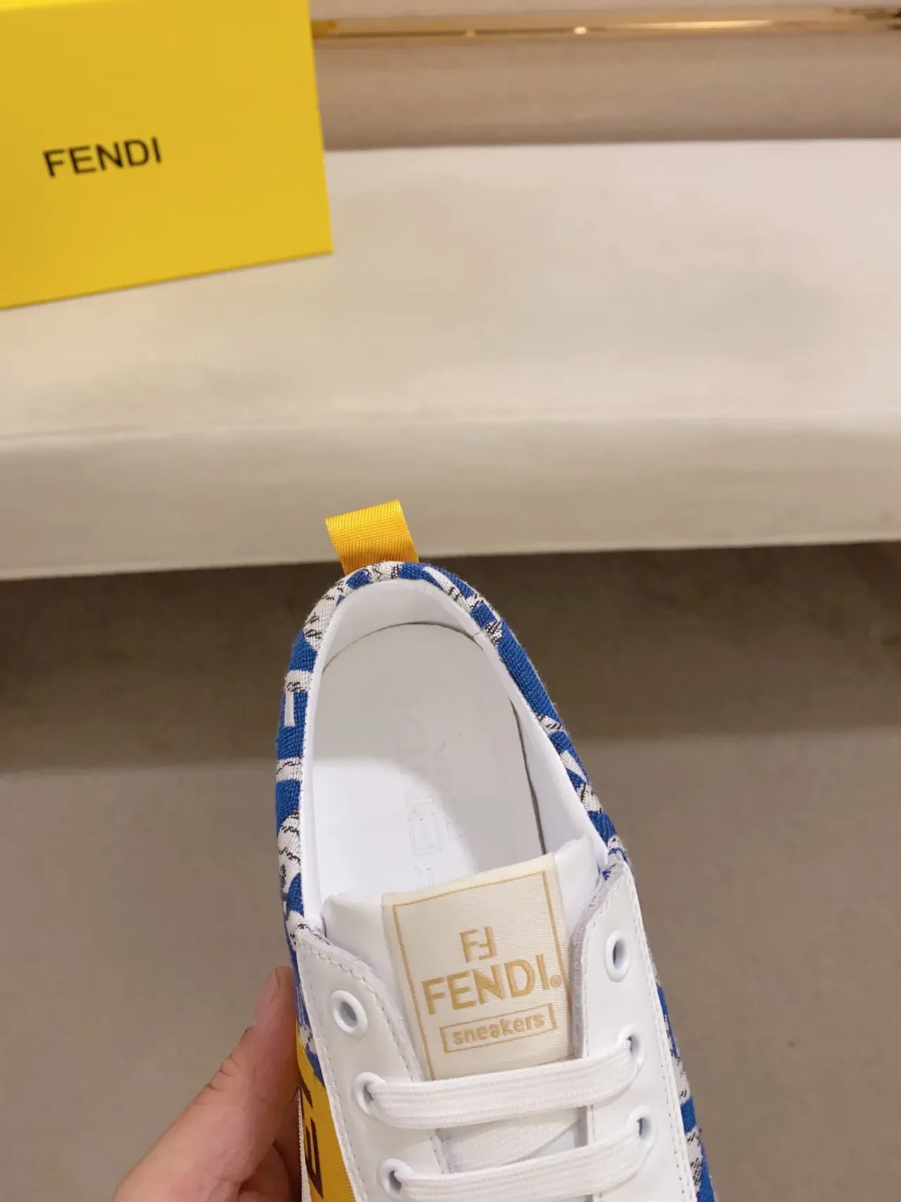 Fendi 白色蓝色低帮平台鞋底生活方式运动鞋 5