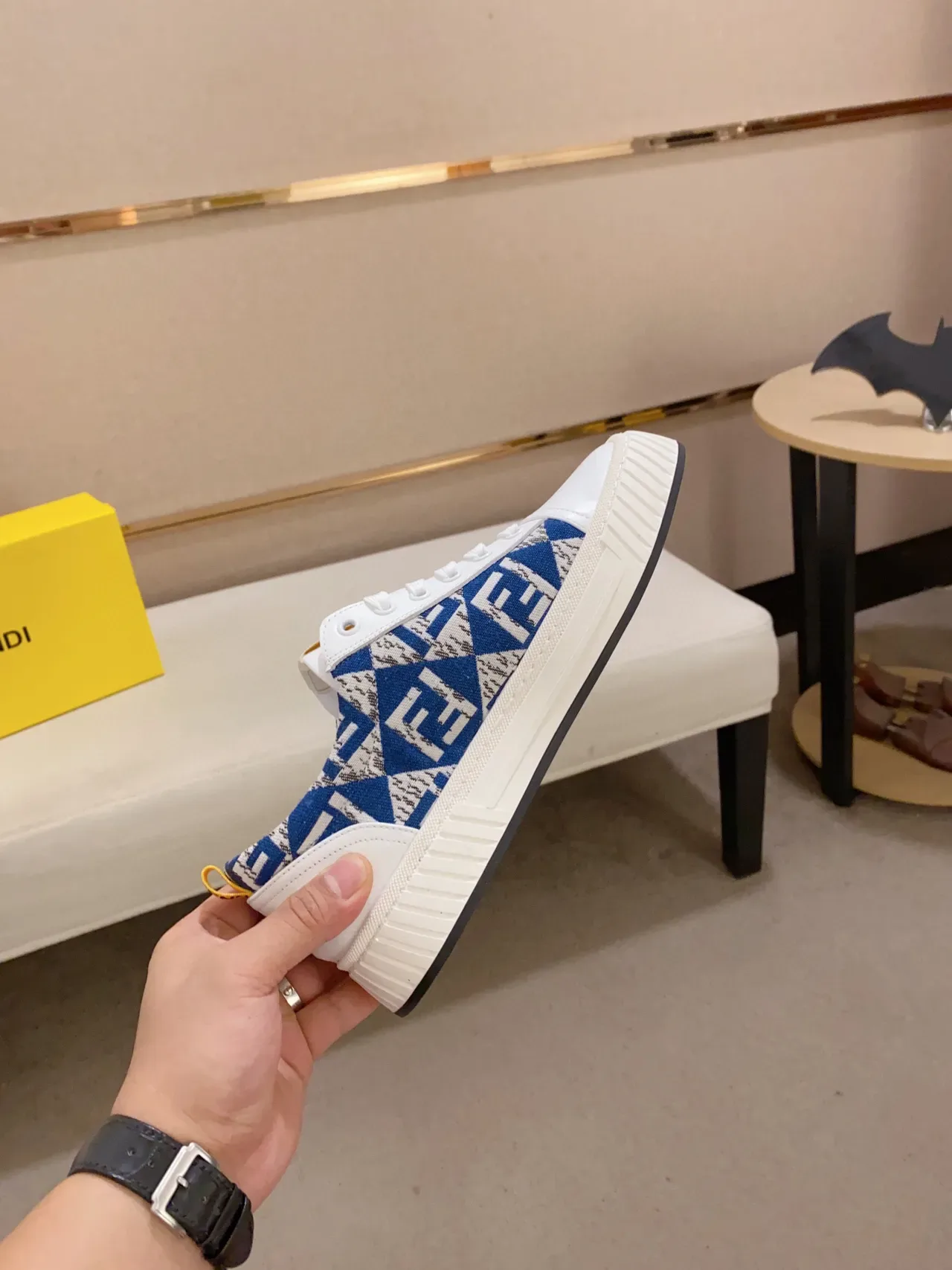 Fendi 白色蓝色低帮平台鞋底生活方式运动鞋 6