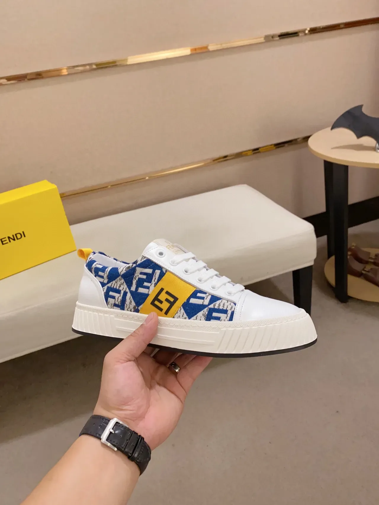 Fendi 白色蓝色低帮平台鞋底生活方式运动鞋 7