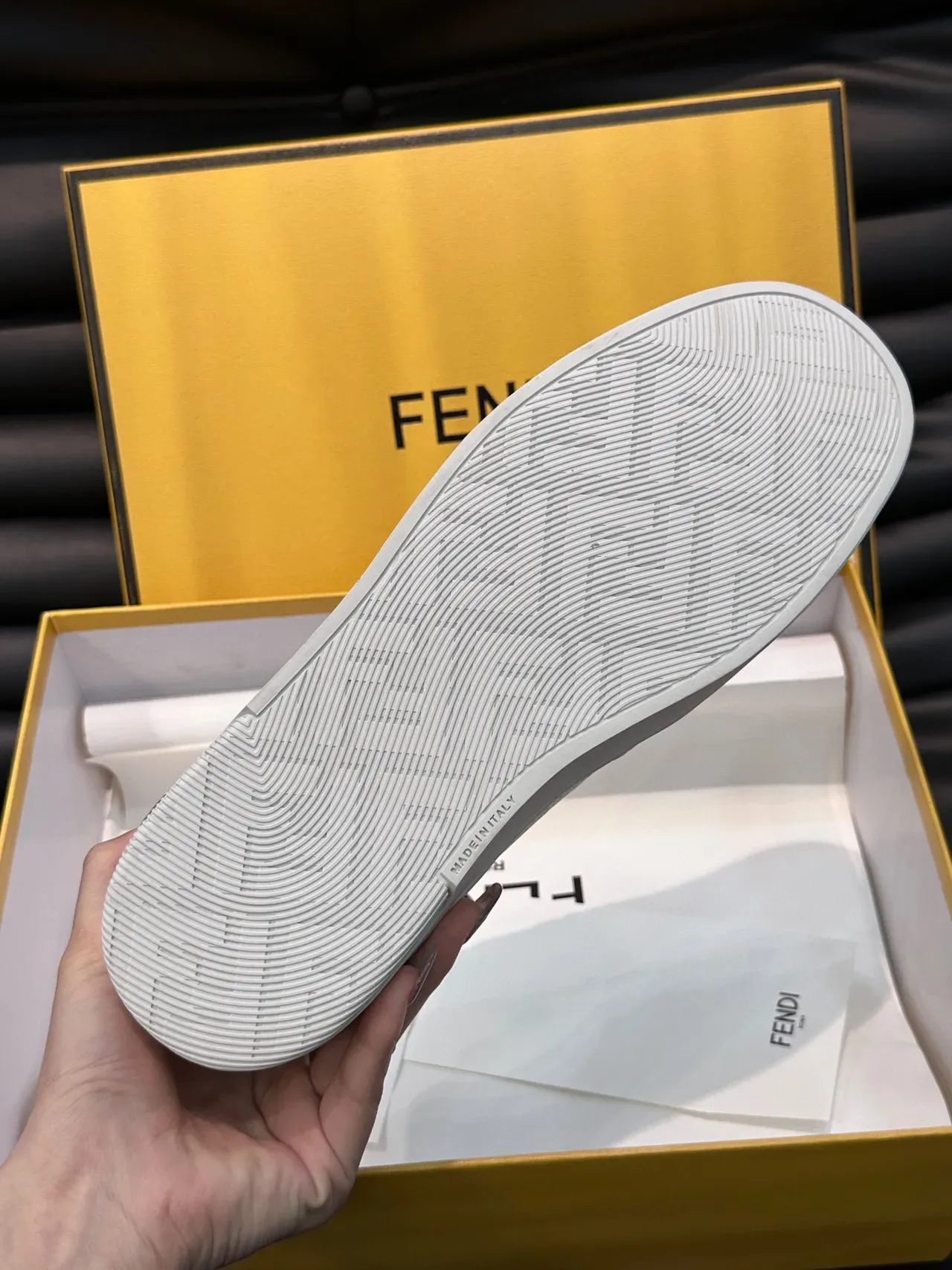 Fendi Sneakers Lifestyle Blancs et Bruns en Matériau Mixte avec Panneaux de Maille Perforés 9