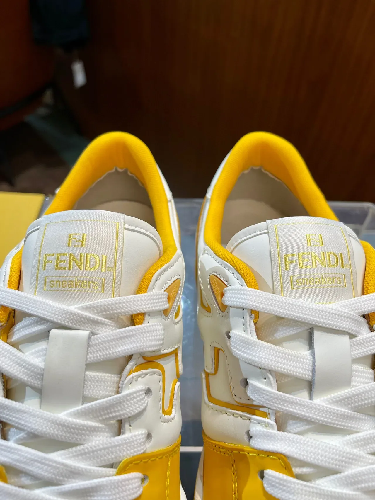 Fendi Sneakers Lifestyle Blanches Jaunes Low-Top Color-Bloquées 4