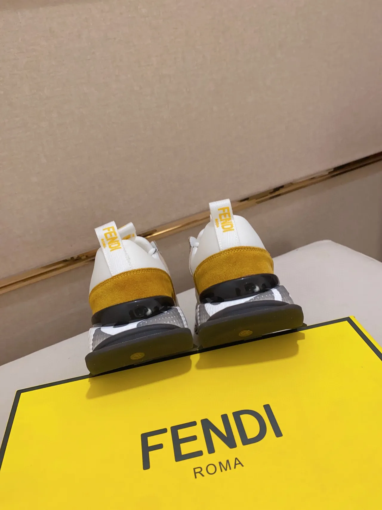 Fendi Suela Amarillo Beige Motivo Ojo Monstruo Zapatillas Chunky 3
