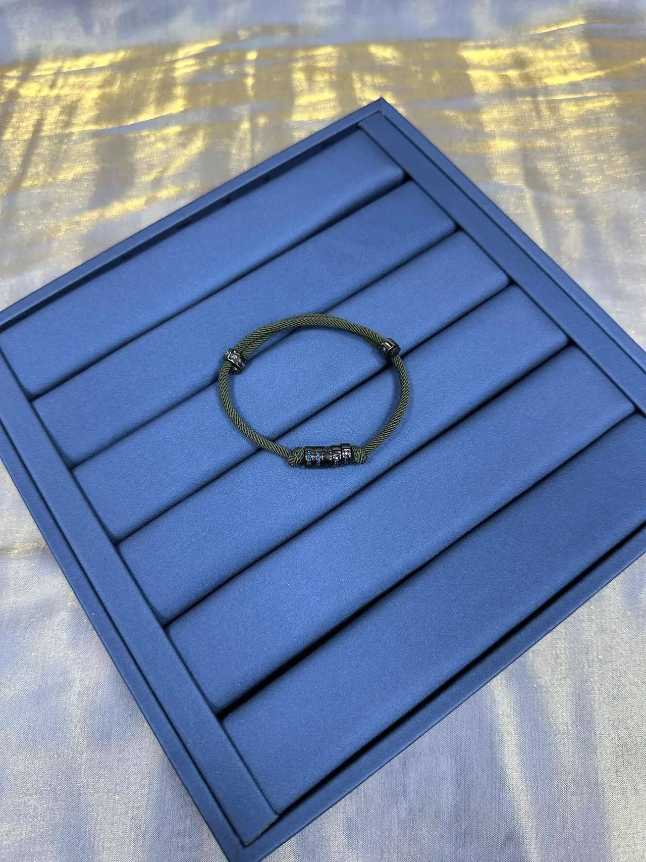 APM Monaco Pulseira de Cordão Trançado com Cluster de Contas Metálicas em Verde Militar e Azul Marinho 6