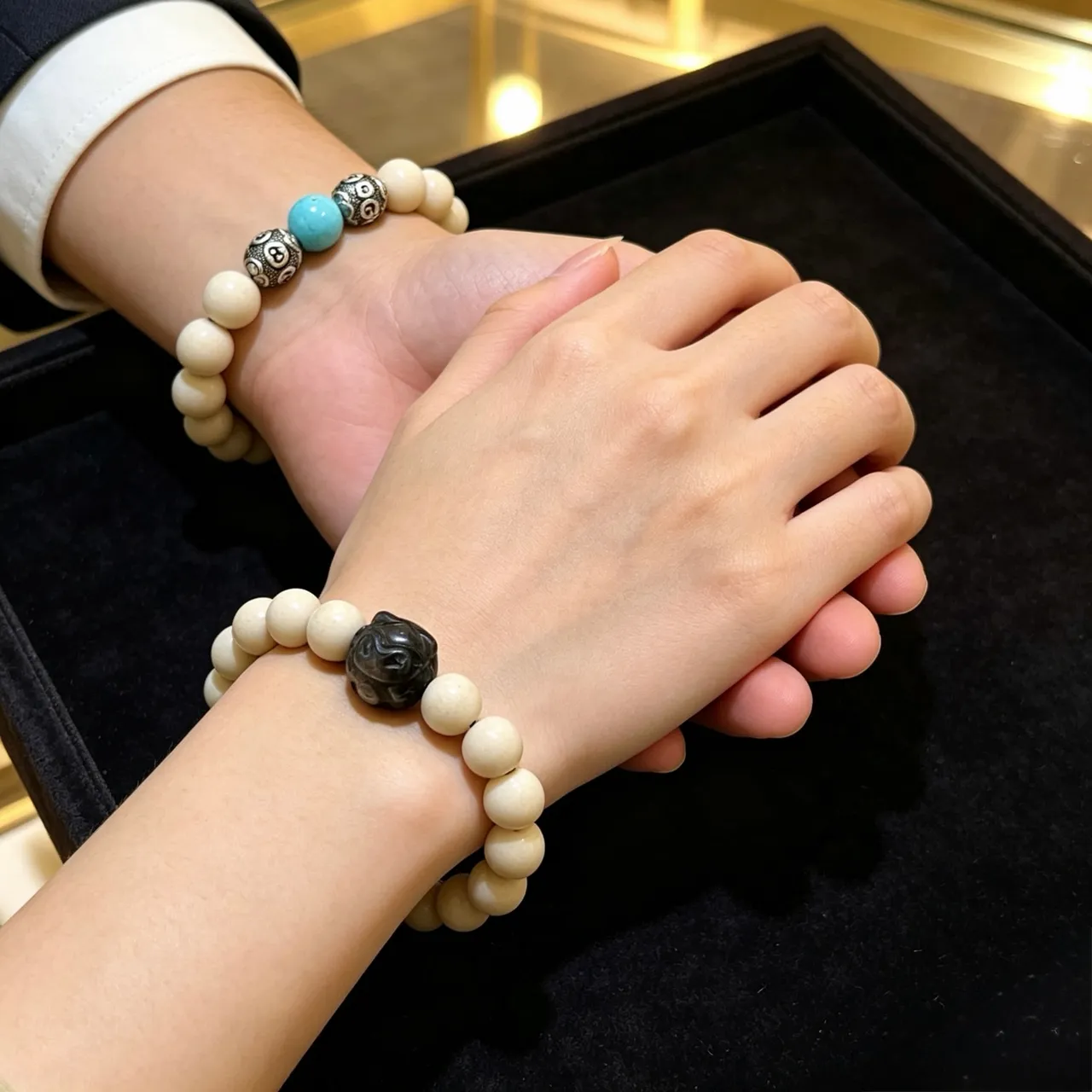 Beige Black Beaded Carved Focal Bead Bracelet 6