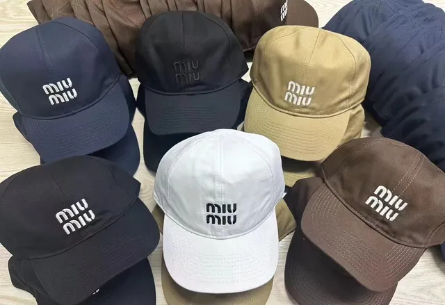 Casquette de baseball en beige avec logo brodé 2