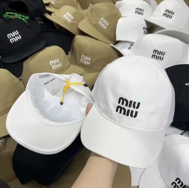 Casquette de baseball en beige avec logo brodé 3