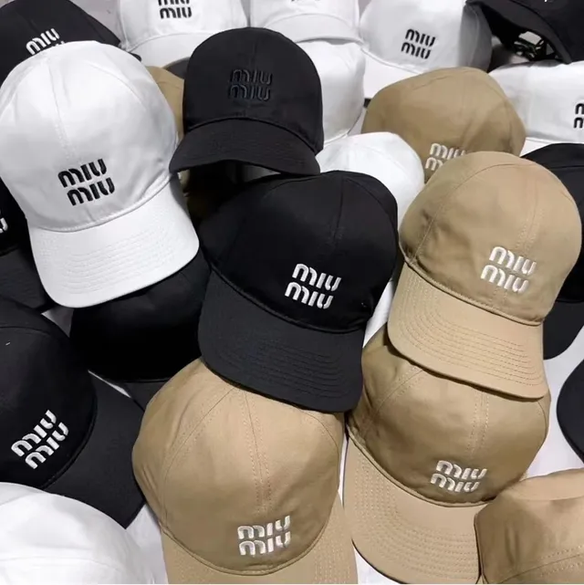 Casquette de baseball en beige avec logo brodé 5