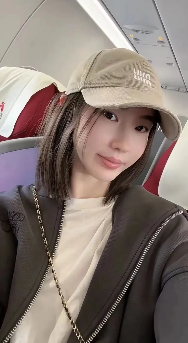 Casquette de baseball en beige avec logo brodé 8