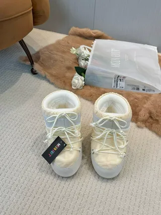 米白色保暖高帮前系带雪靴 3