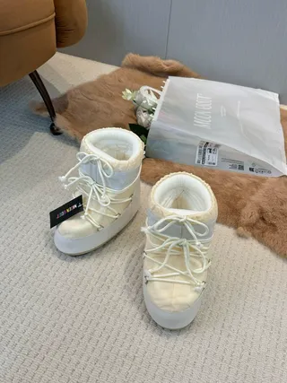 米白色保暖高帮前系带雪靴 5
