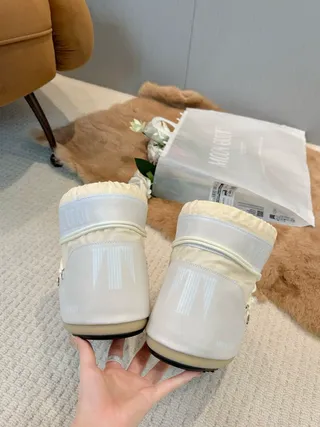 米白色保暖高帮前系带雪靴 7