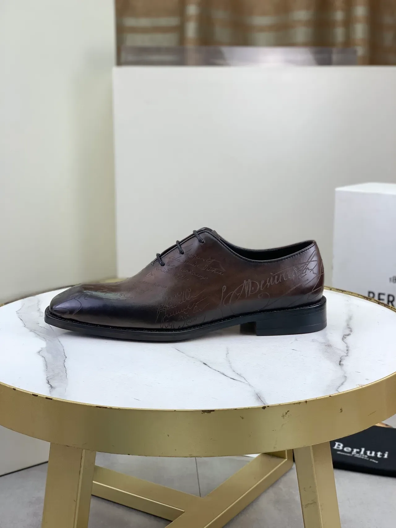 Berluti Marron Noir Gravé à la main Motif de Script Cuir Poli Chaussures Oxford 8