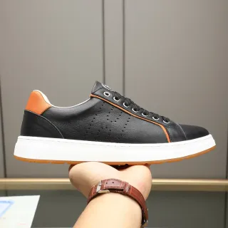 Sneaker lifestyle en cuir perforé noir et orange