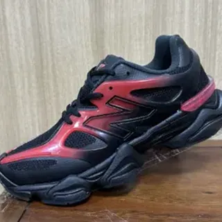 Tênis chunky preto e vermelho com gradiente