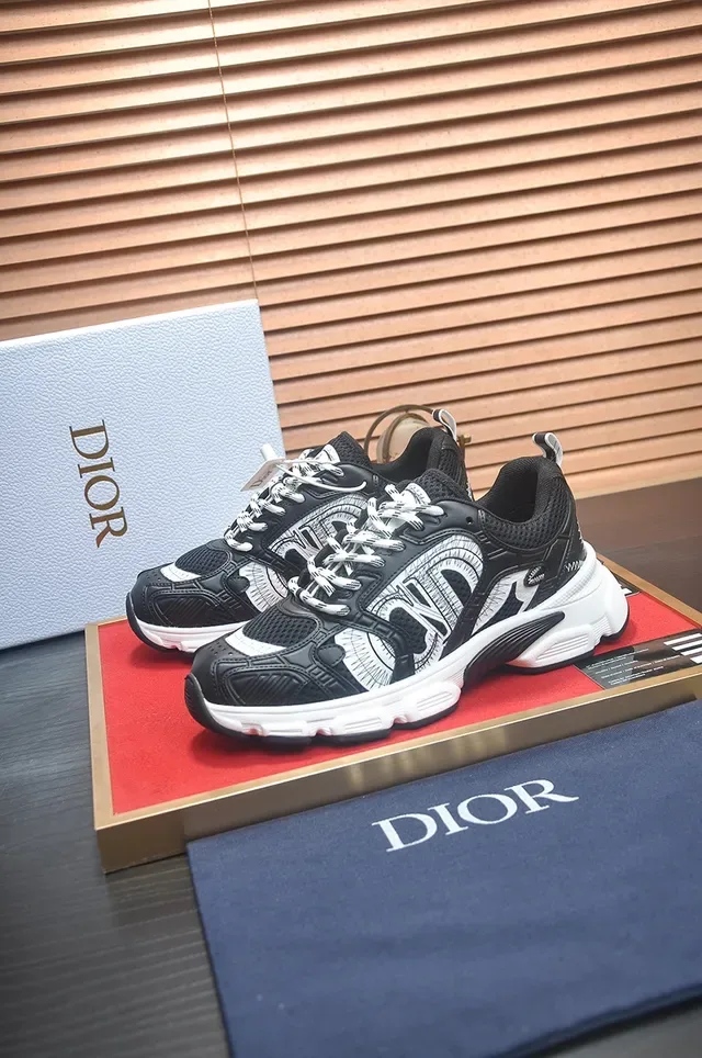 Black and White Graphic-Print Chunky Sneaker 4