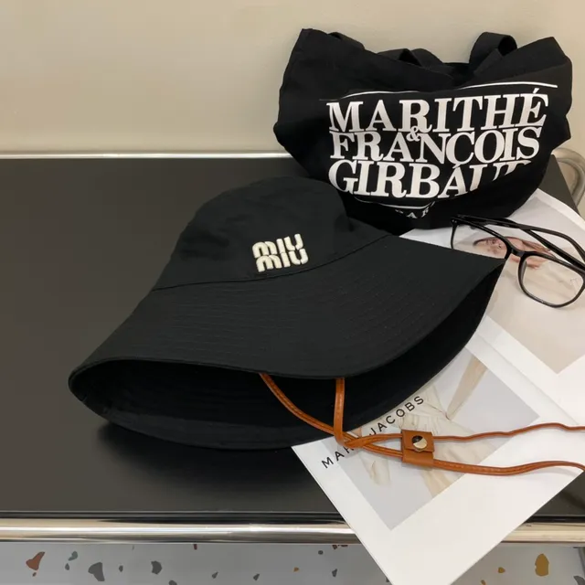 Sombrero de cubo negro con logo bordado y ala ancha 3