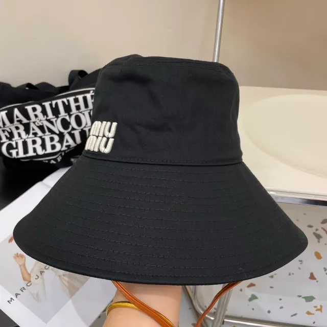 Sombrero de cubo negro con logo bordado y ala ancha 4